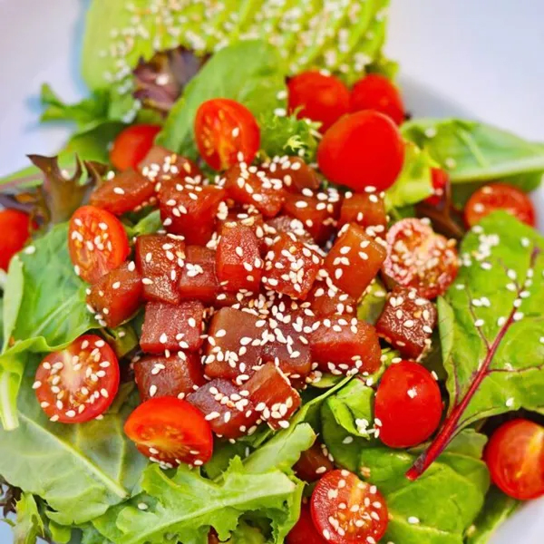 Kings Lounge Tuna Poke Salad